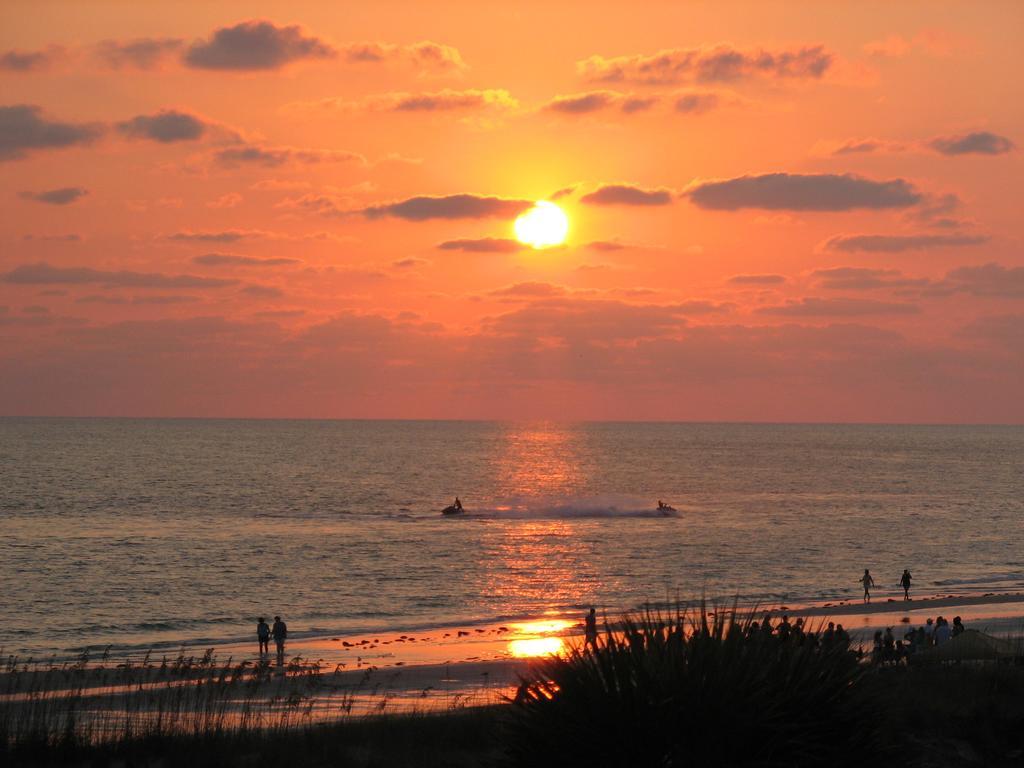 Barefoot Beach Club St. Pete Beach Exteriör bild