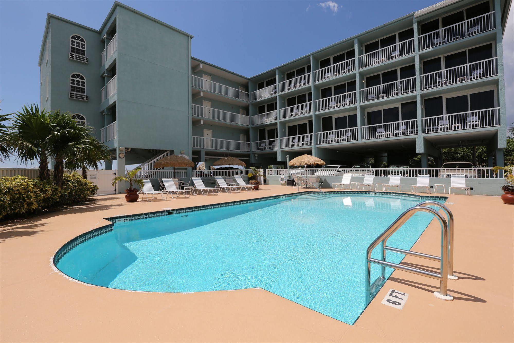 Barefoot Beach Club St. Pete Beach Exteriör bild