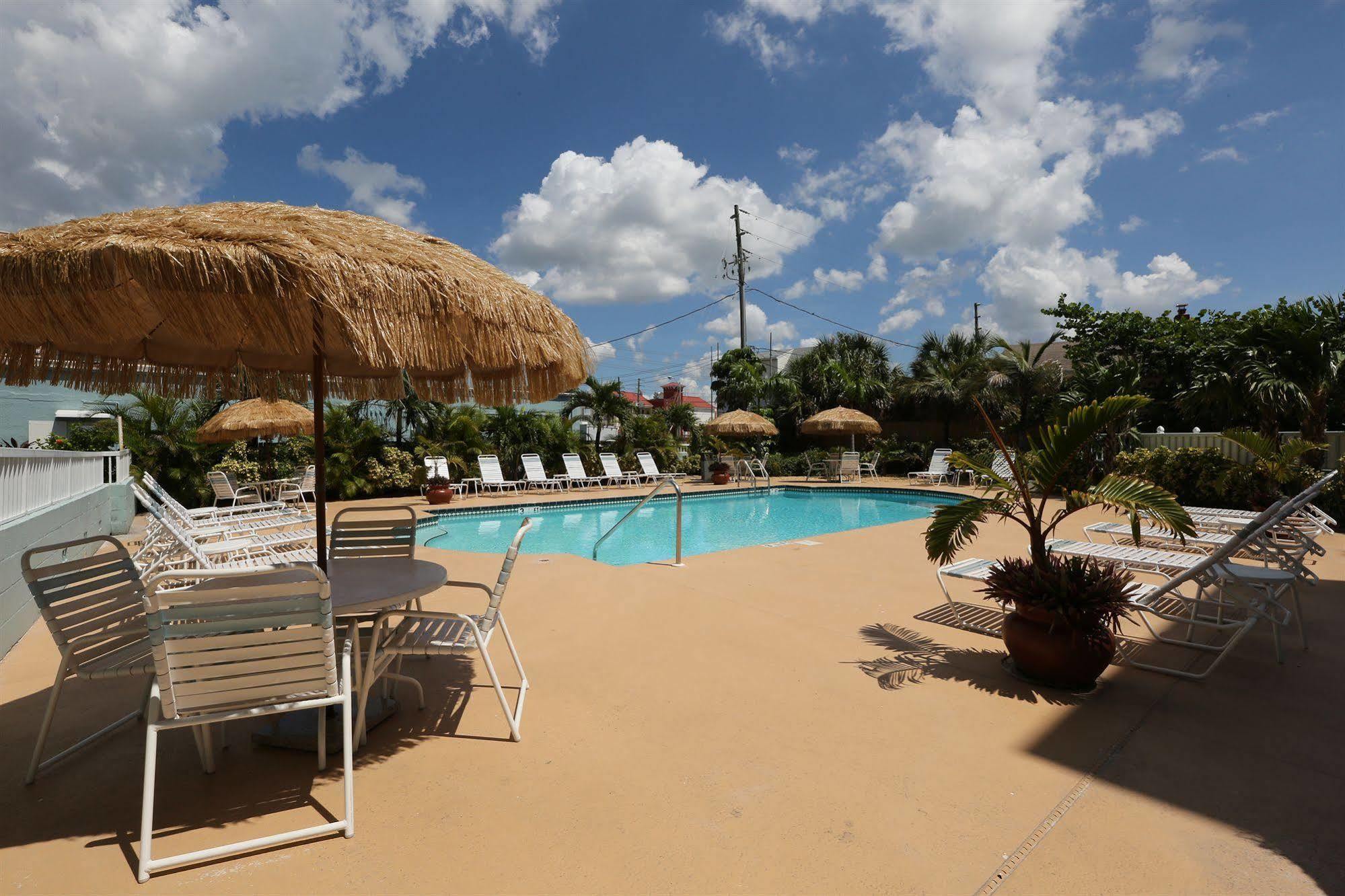 Barefoot Beach Club St. Pete Beach Exteriör bild