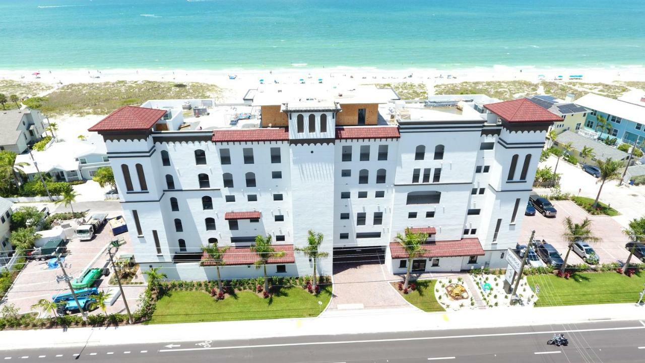 Barefoot Beach Club St. Pete Beach Exteriör bild