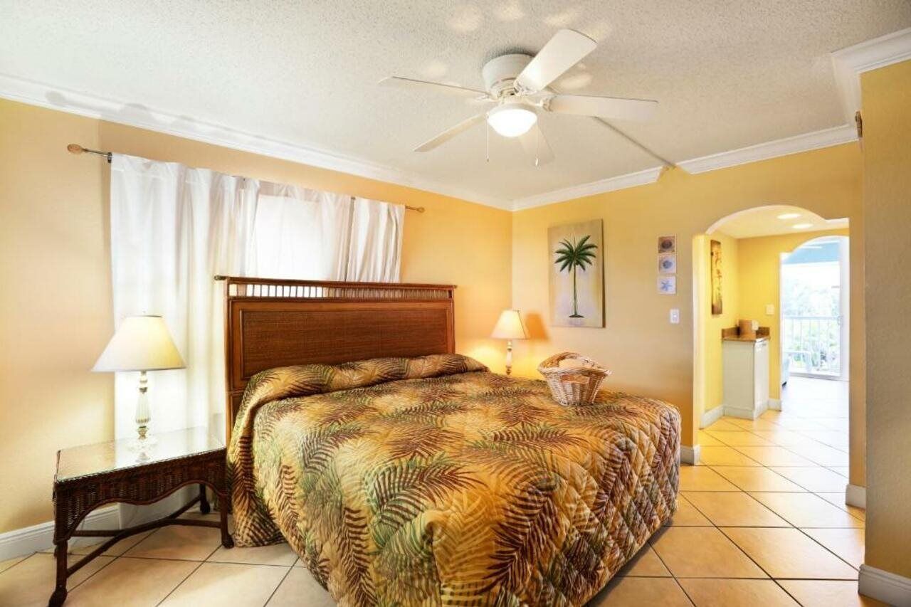 Barefoot Beach Club St. Pete Beach Exteriör bild