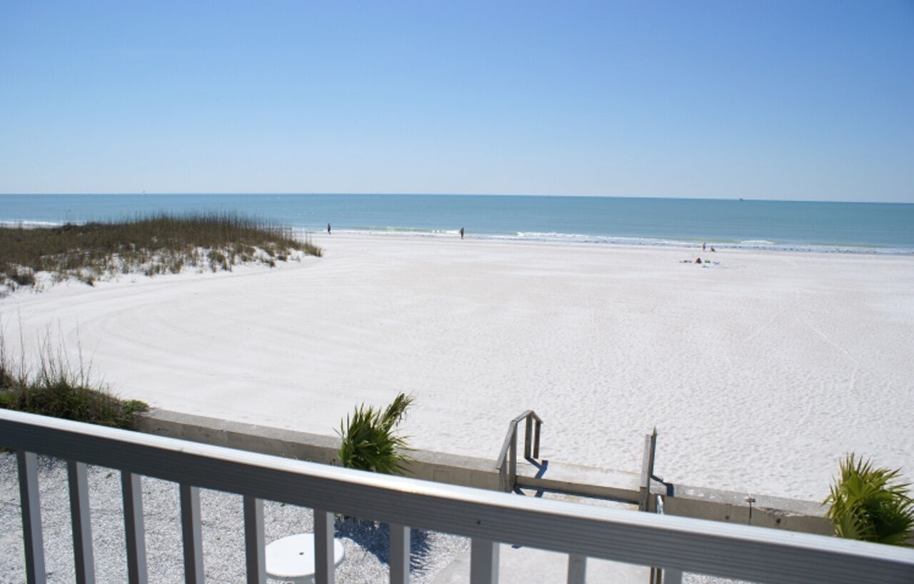 Barefoot Beach Club St. Pete Beach Exteriör bild