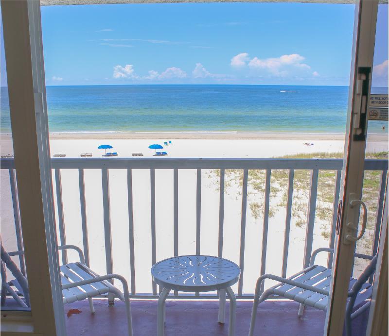 Barefoot Beach Club St. Pete Beach Exteriör bild